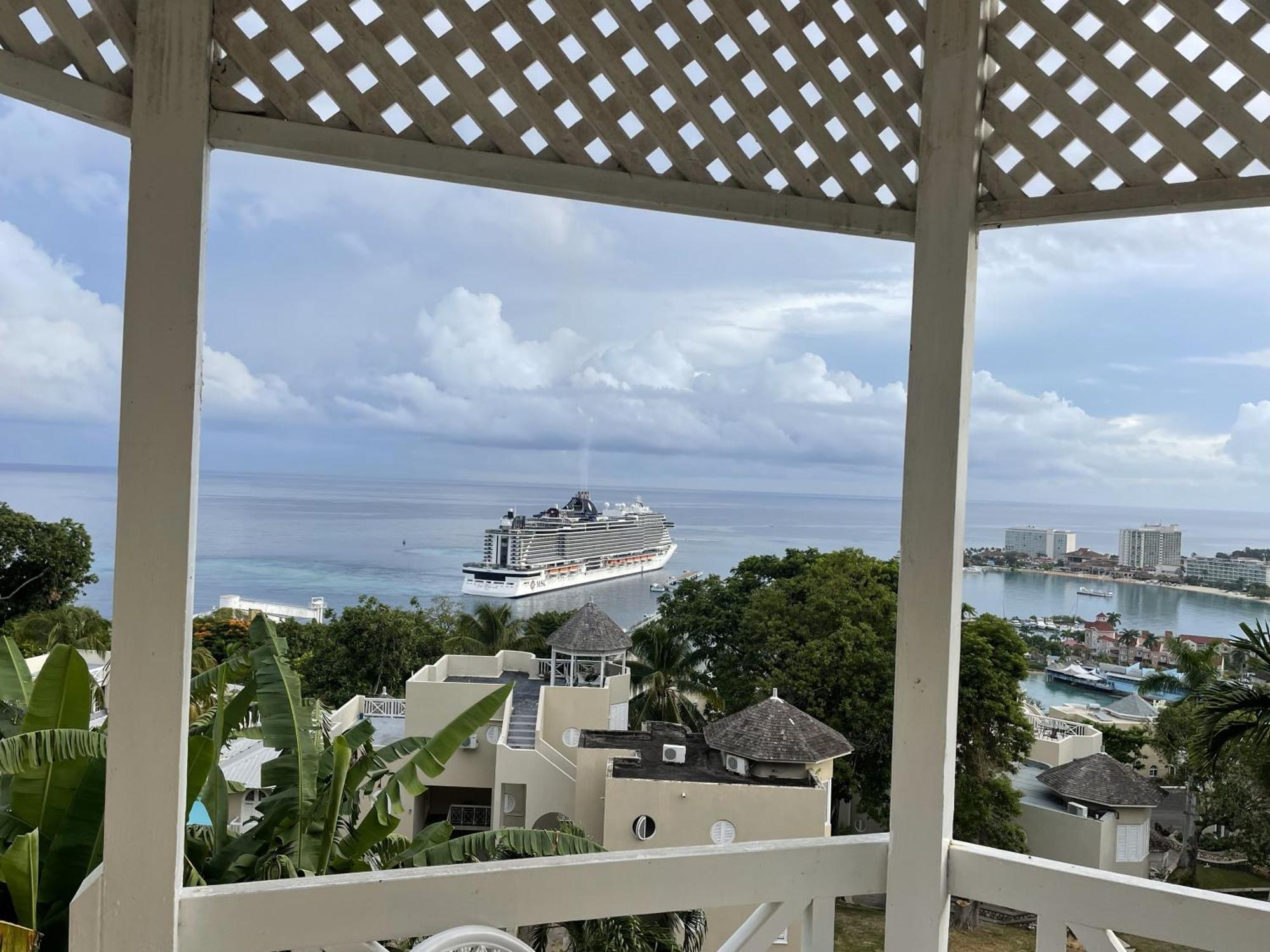 Oceanbreeze Jamaica Penthouse, 7-Minute Walk To Beach Ocho Ríos Exterior foto