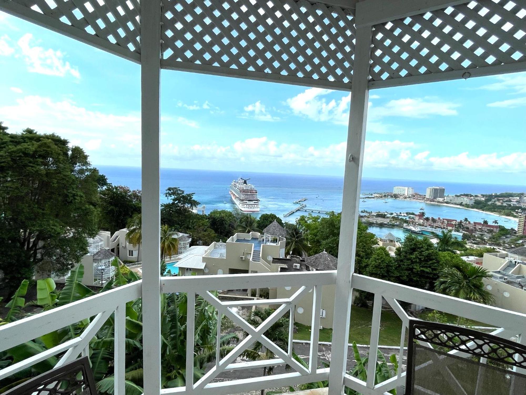 Oceanbreeze Jamaica Penthouse, 7-Minute Walk To Beach Ocho Ríos Exterior foto