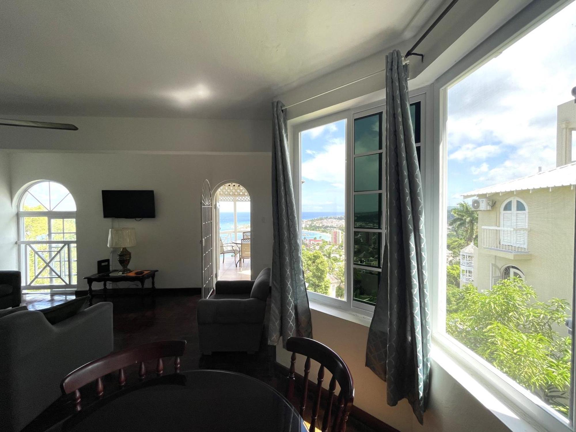Oceanbreeze Jamaica Penthouse, 7-Minute Walk To Beach Ocho Ríos Exterior foto