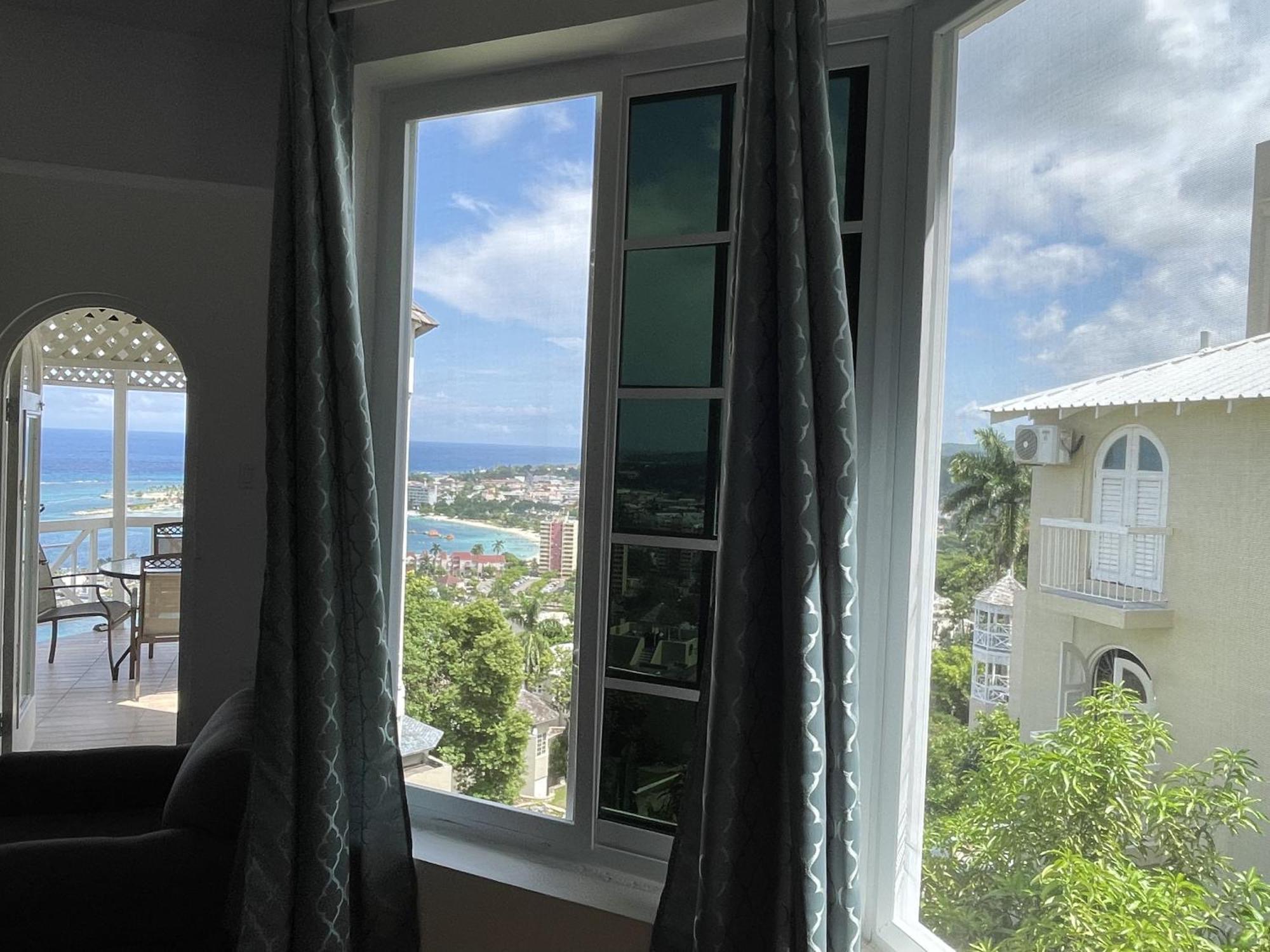 Oceanbreeze Jamaica Penthouse, 7-Minute Walk To Beach Ocho Ríos Exterior foto