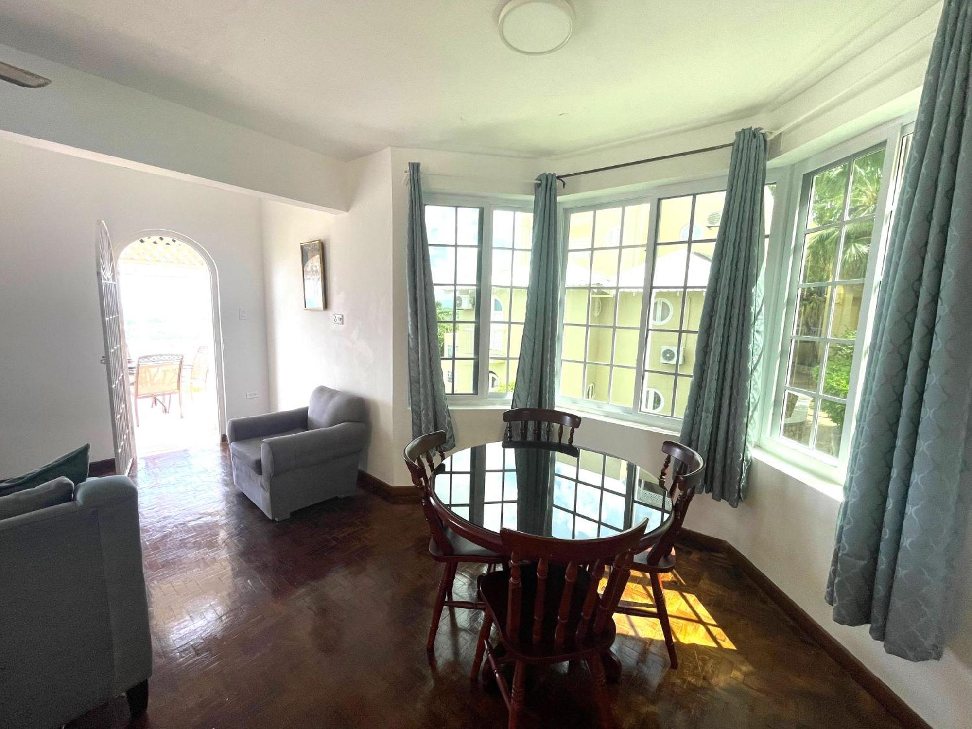 Oceanbreeze Jamaica Penthouse, 7-Minute Walk To Beach Ocho Ríos Exterior foto