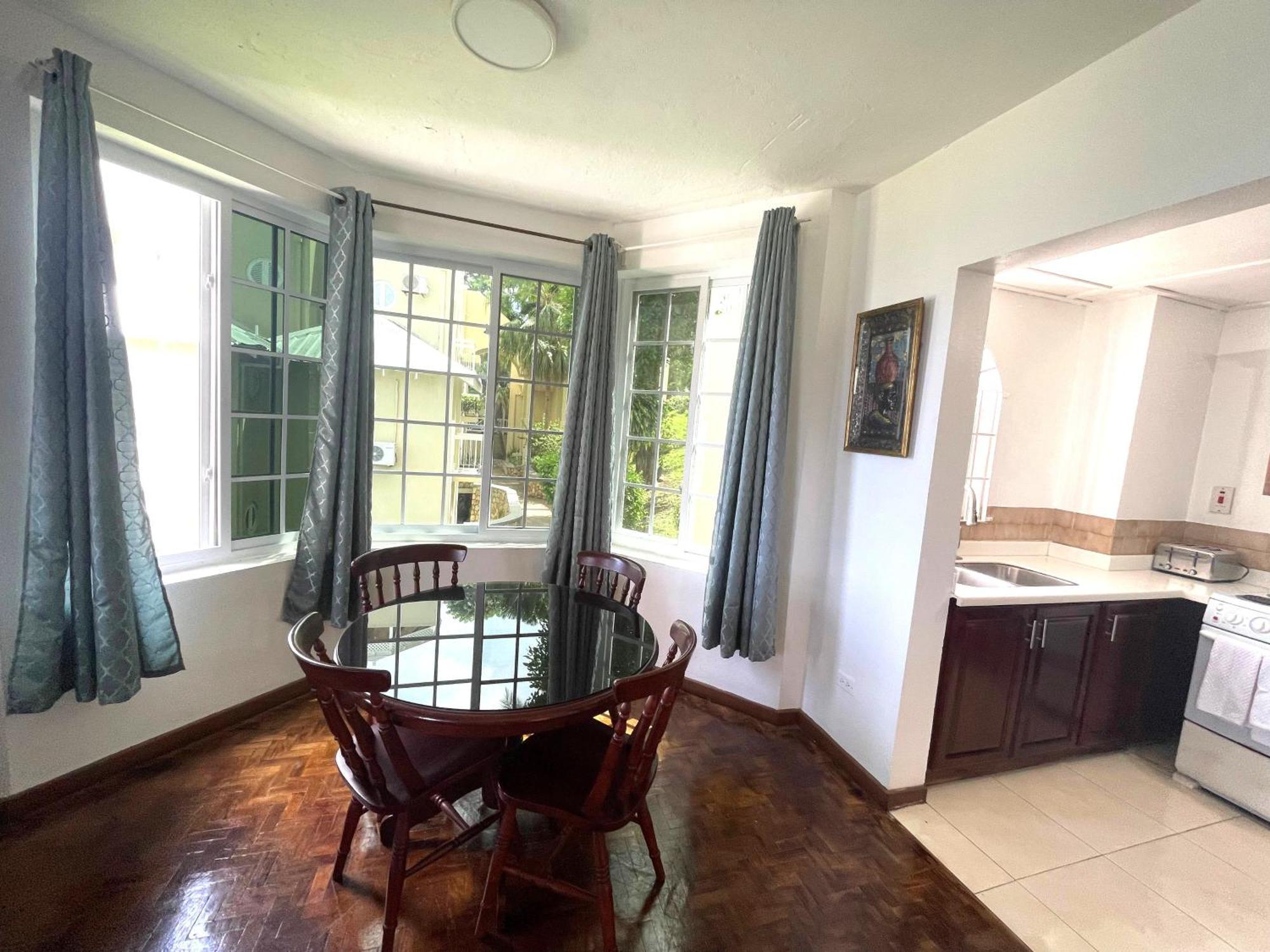 Oceanbreeze Jamaica Penthouse, 7-Minute Walk To Beach Ocho Ríos Exterior foto