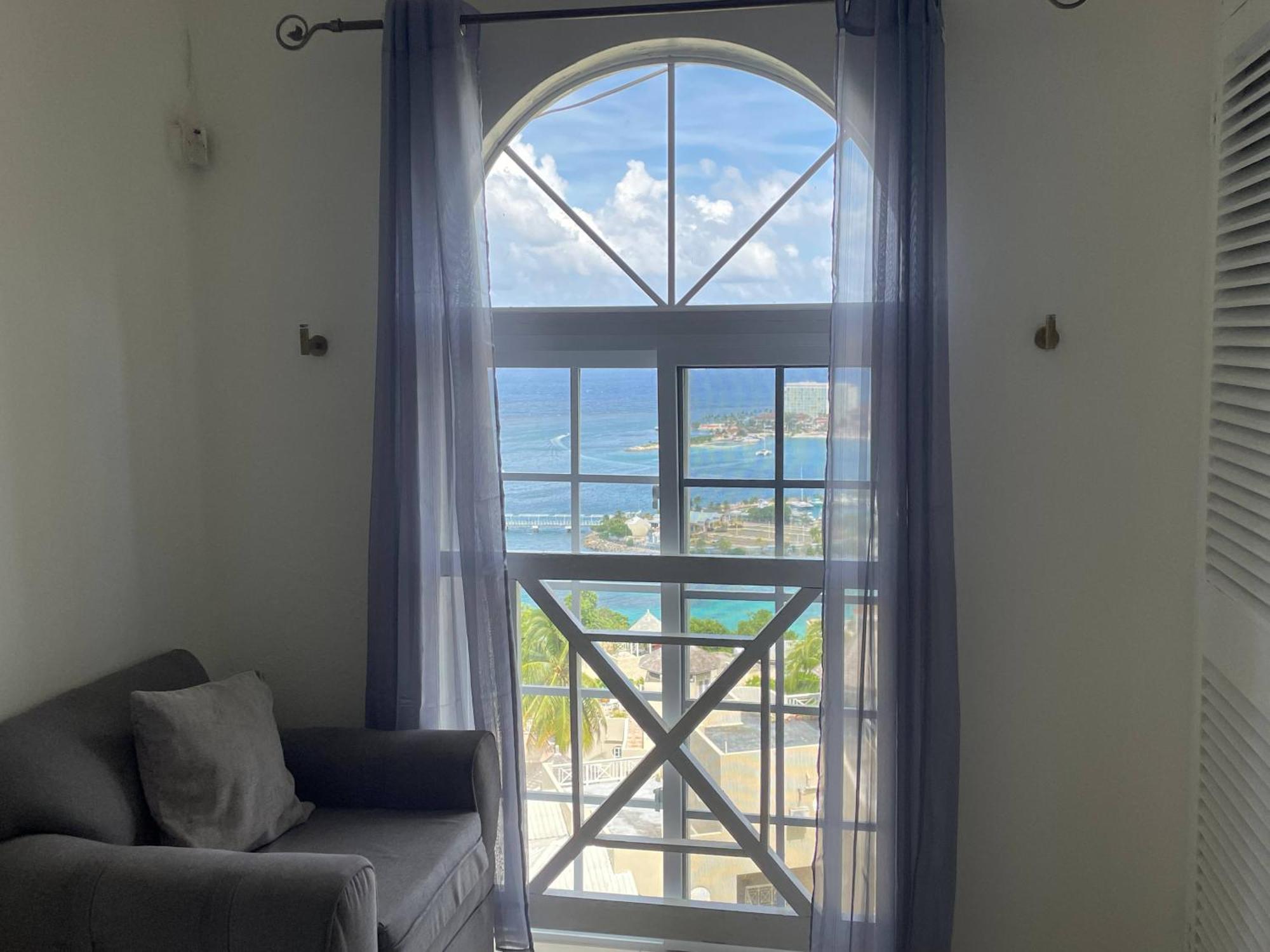 Oceanbreeze Jamaica Penthouse, 7-Minute Walk To Beach Ocho Ríos Exterior foto